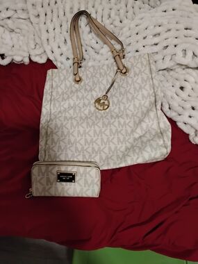 Michael Kors Cream/Beige Logo Tote with Matching Wallet
